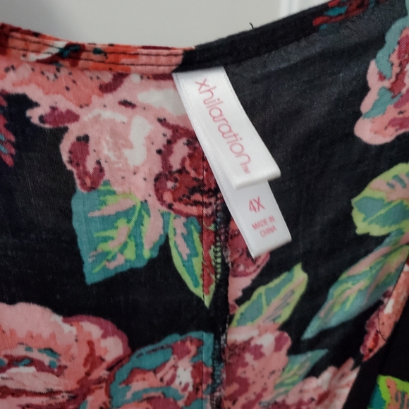 Fun floral jumpsuit size 4X from xhiliaration - Picture 2 of 3